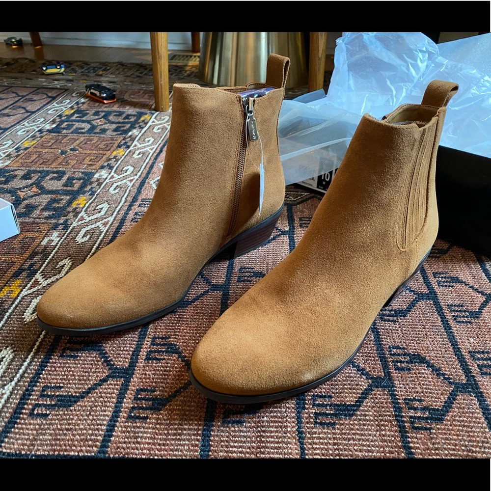 NWT. Blondo. Sydney Booties. Caramel.